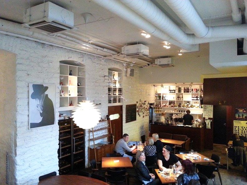 11084356_10153156305170238_813491476_n